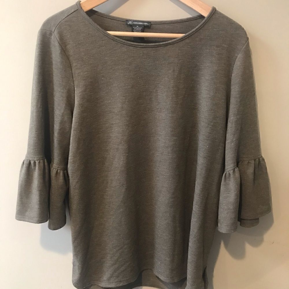 👠Adrianna Papell olive green top.  Size Med